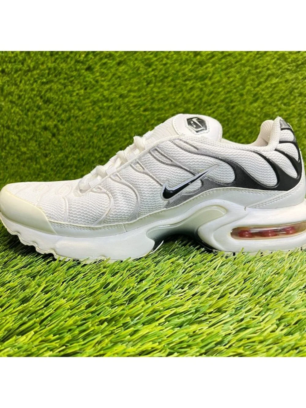 Nike Air Max Plus Boys Size 5.5Y White Black Athletic Running Shoes Sneakers